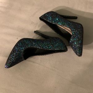 Glitter pumps